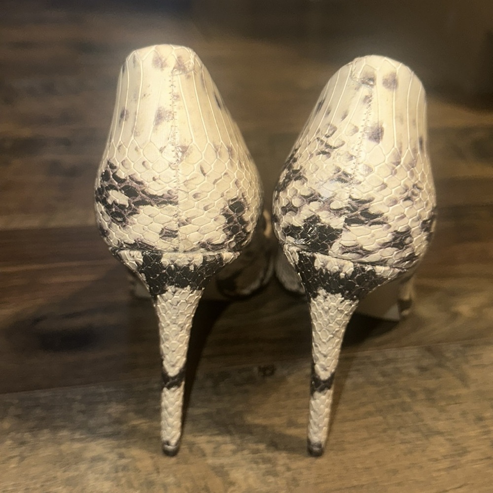 Steve Madden Proto Natural Snake Pointed Pumps Si… - image 4